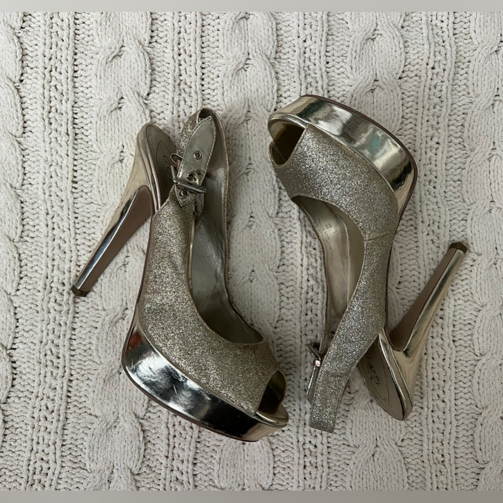 Guess slingback adjustable strap heels, gold glitter, size 8, 5 1/2” heel